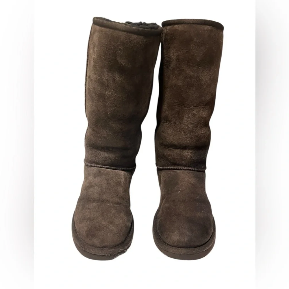 UGG Chestnut Suede boots size 9W